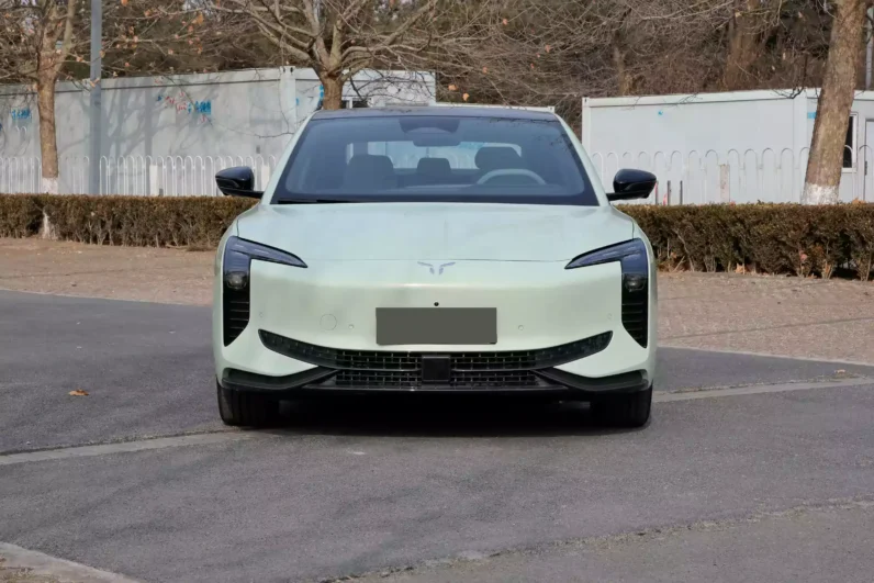 Hongqi EH7