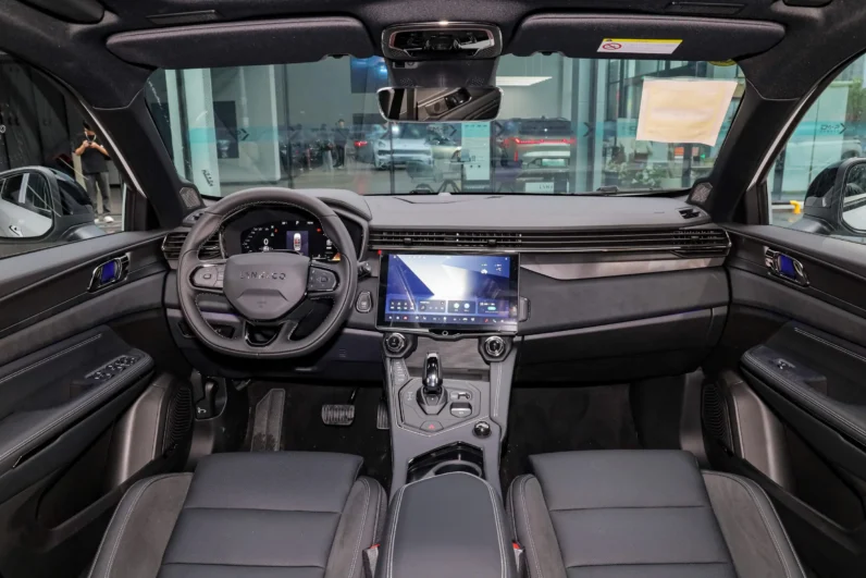 Lynk & Co 01