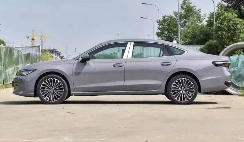 
								Volkswagen Passat full									