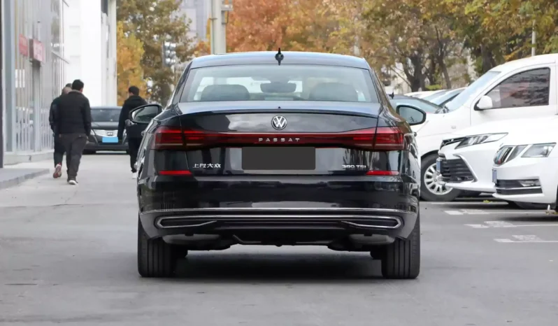 
								Volkswagen Passat 2024 full									