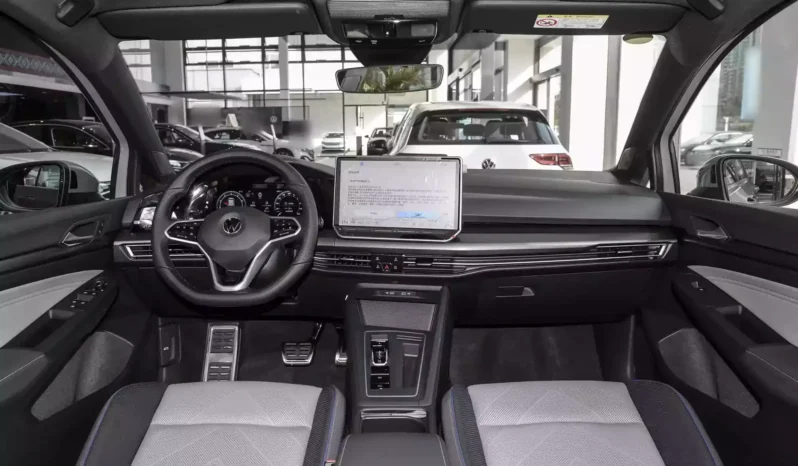 
								Volkswagen Golf full									